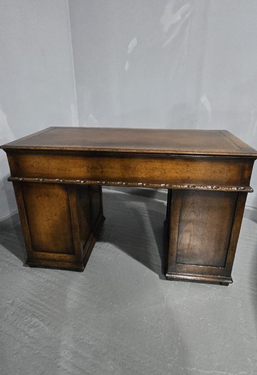 QUALITY OAK PEDESTAL DESK - ADDITIONAL PHOTO 8