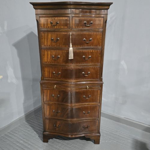 Very Good Mahogany Chest on Chest  of Drawers of Small Proportions
