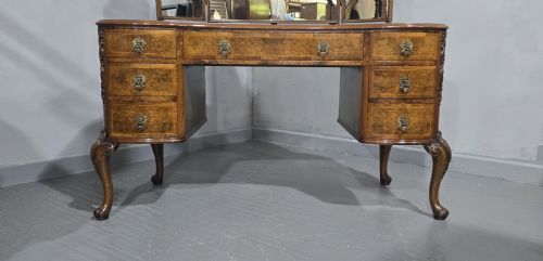 fig 1. Magnificent Queen Anne Dressing Table