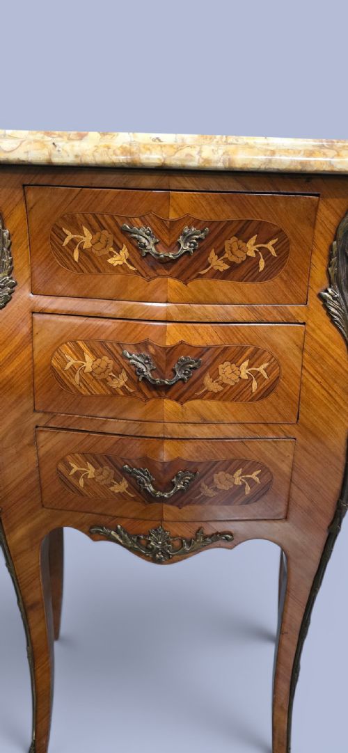 TOP QUALITY PAIR FRENCH BEDSIDE LAMP TABLES - ADDITIONAL PHOTO 5