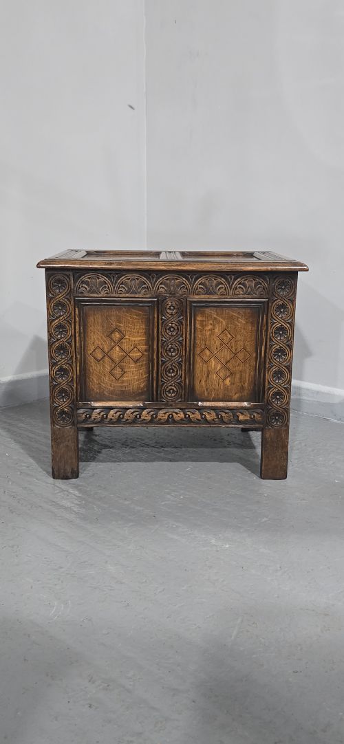 VERY SMALL OAK INLAID COFFER - ADDITIONAL PHOTO 2