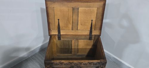 VERY SMALL OAK INLAID COFFER - ADDITIONAL PHOTO 9