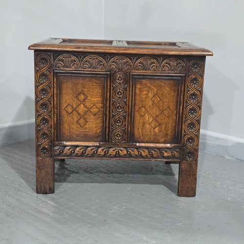 VERY SMALL OAK INLAID COFFER - ADDITIONAL PHOTO 1