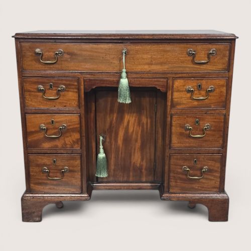SUPERB GEORGIAN MAHOGANY DESK