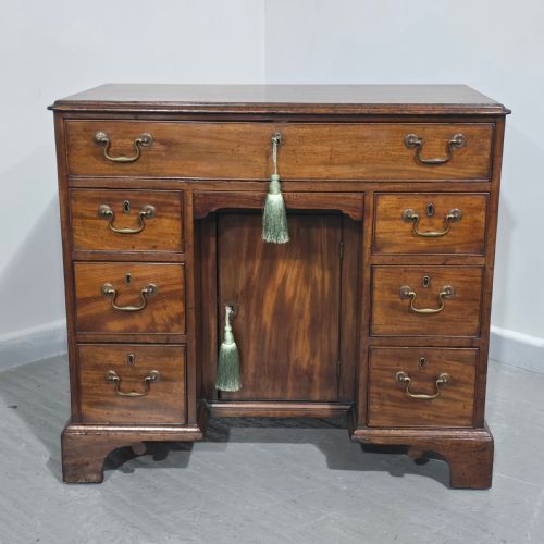 SUPERB GEORGIAN MAHOGANY DESK - ADDITIONAL PHOTO 1
