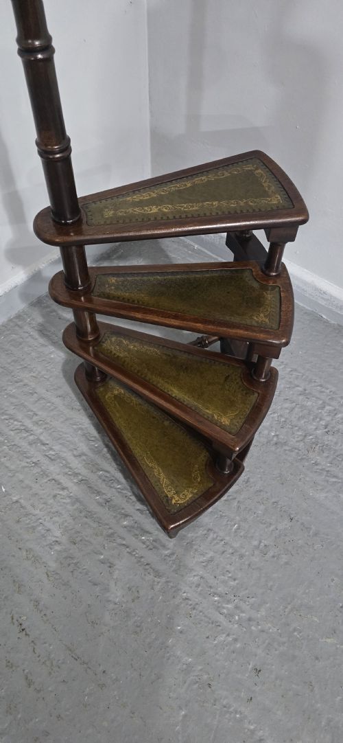 GOOD SET MAHOGANY LIBRARY STEPS - ADDITIONAL PHOTO 3