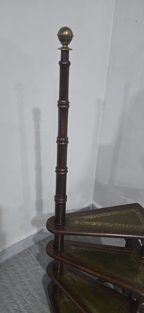 GOOD SET MAHOGANY LIBRARY STEPS - ADDITIONAL PHOTO 4