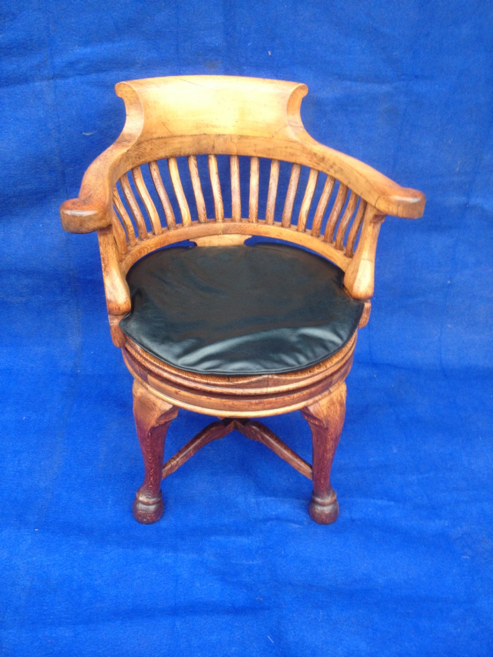 Good Oak Swivel Office Chair