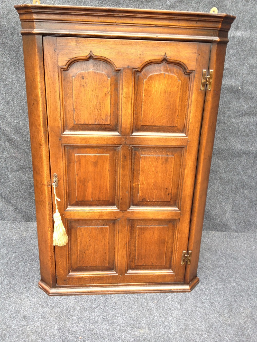 Large Ipswich Oak Hanging Corner Cabinet (c.1920)
