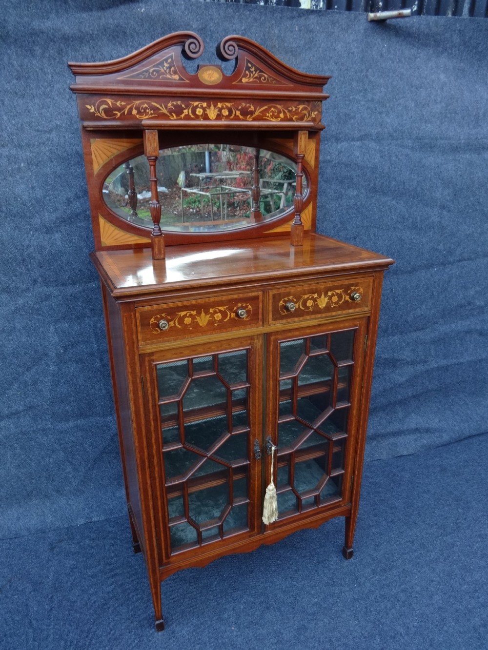 Stunning inlaid Mahogany Display Cabinet