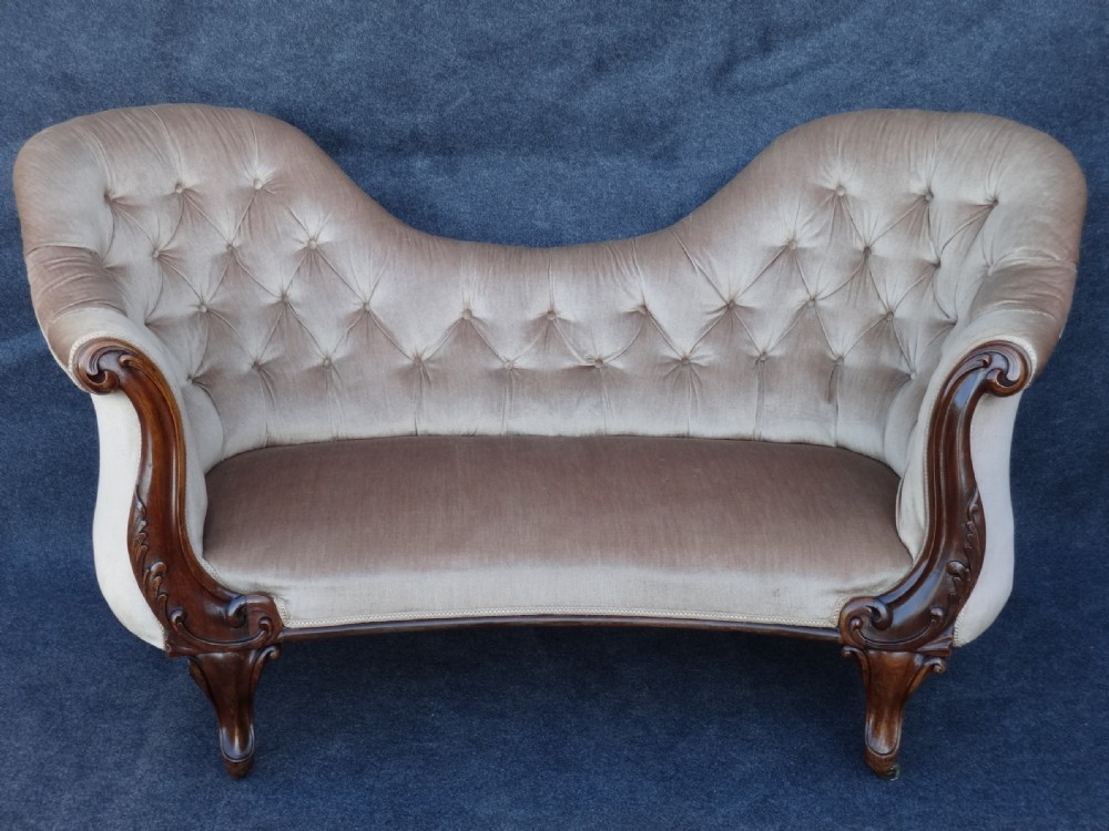 Very Pretty Victorian Walnut Sofa/Couch