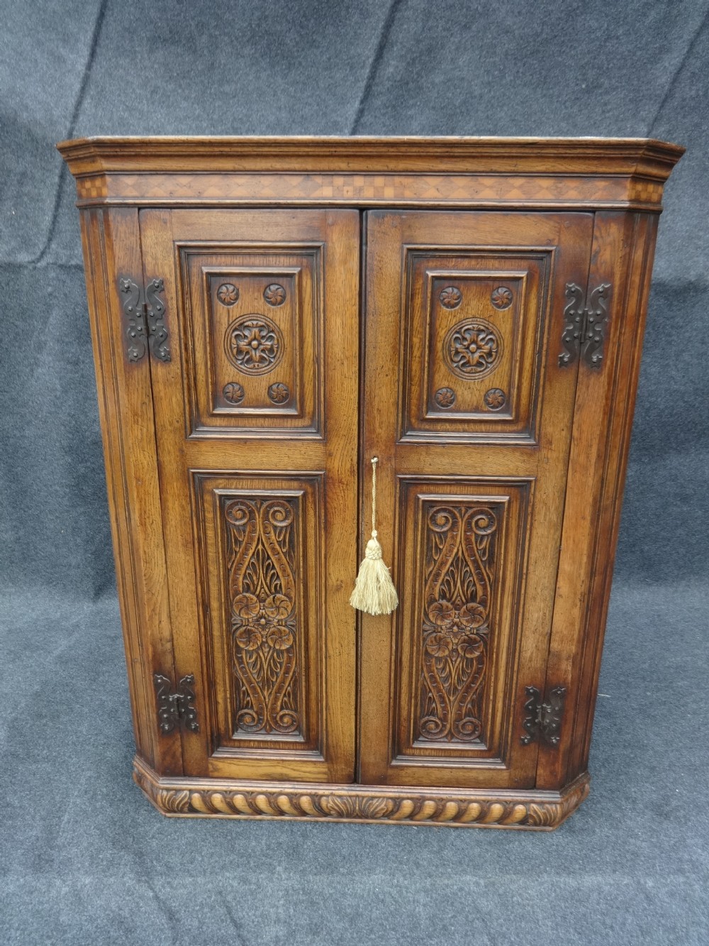 Excellent Inlaid Oak Hanging Corner Cabinet