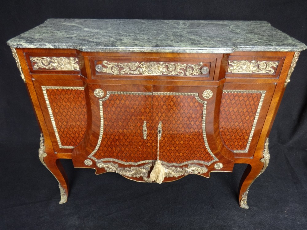 Ormlou mounted Parquetry Kingwood Commode Chest
