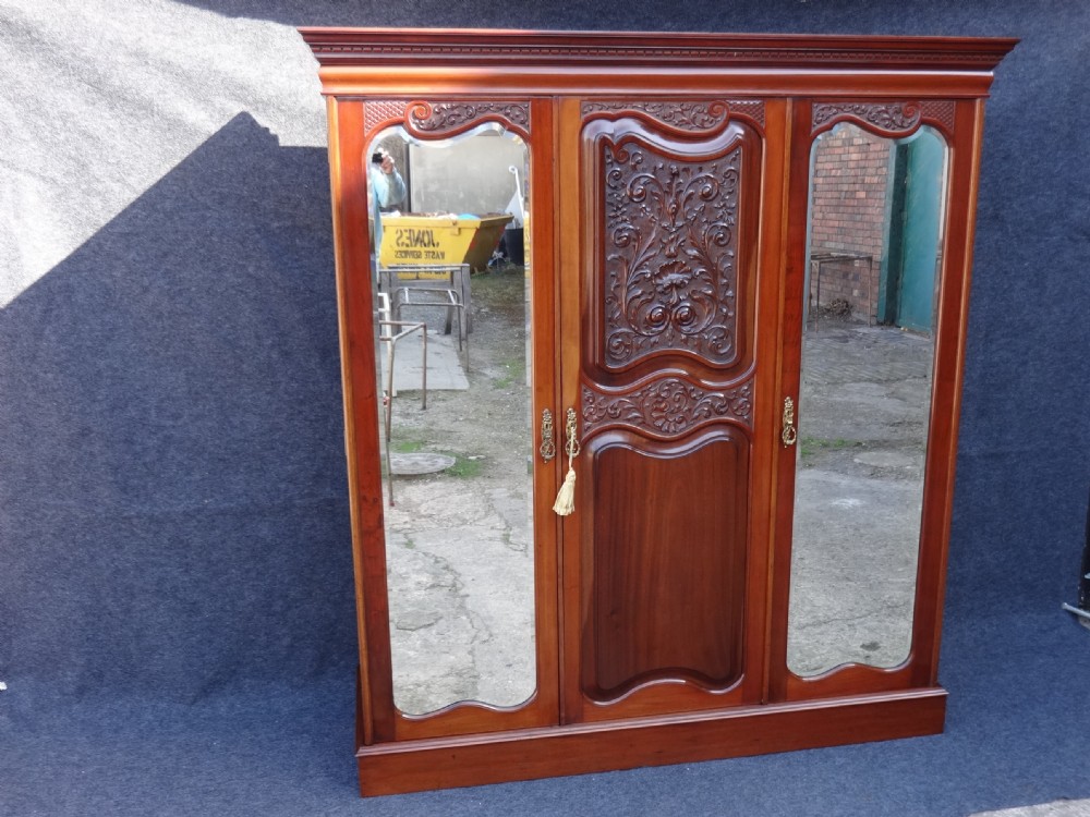 Stunning Quality Mahogany Wardrobe