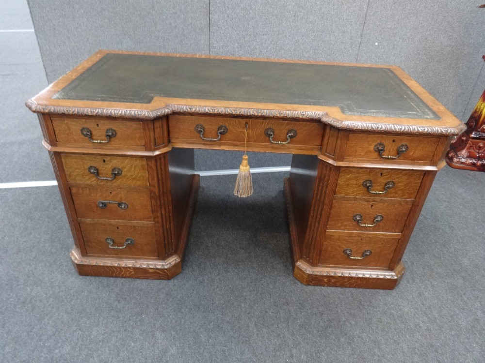 Good Quality Oak Pedestal Desk