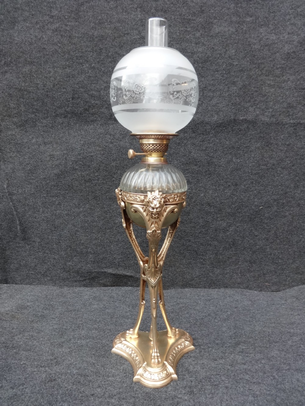 Stunning Victorian Brass Oil Lamp