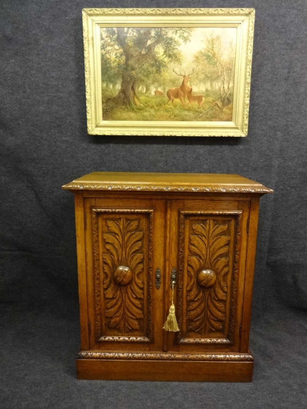 Carved oak Sidecabinet