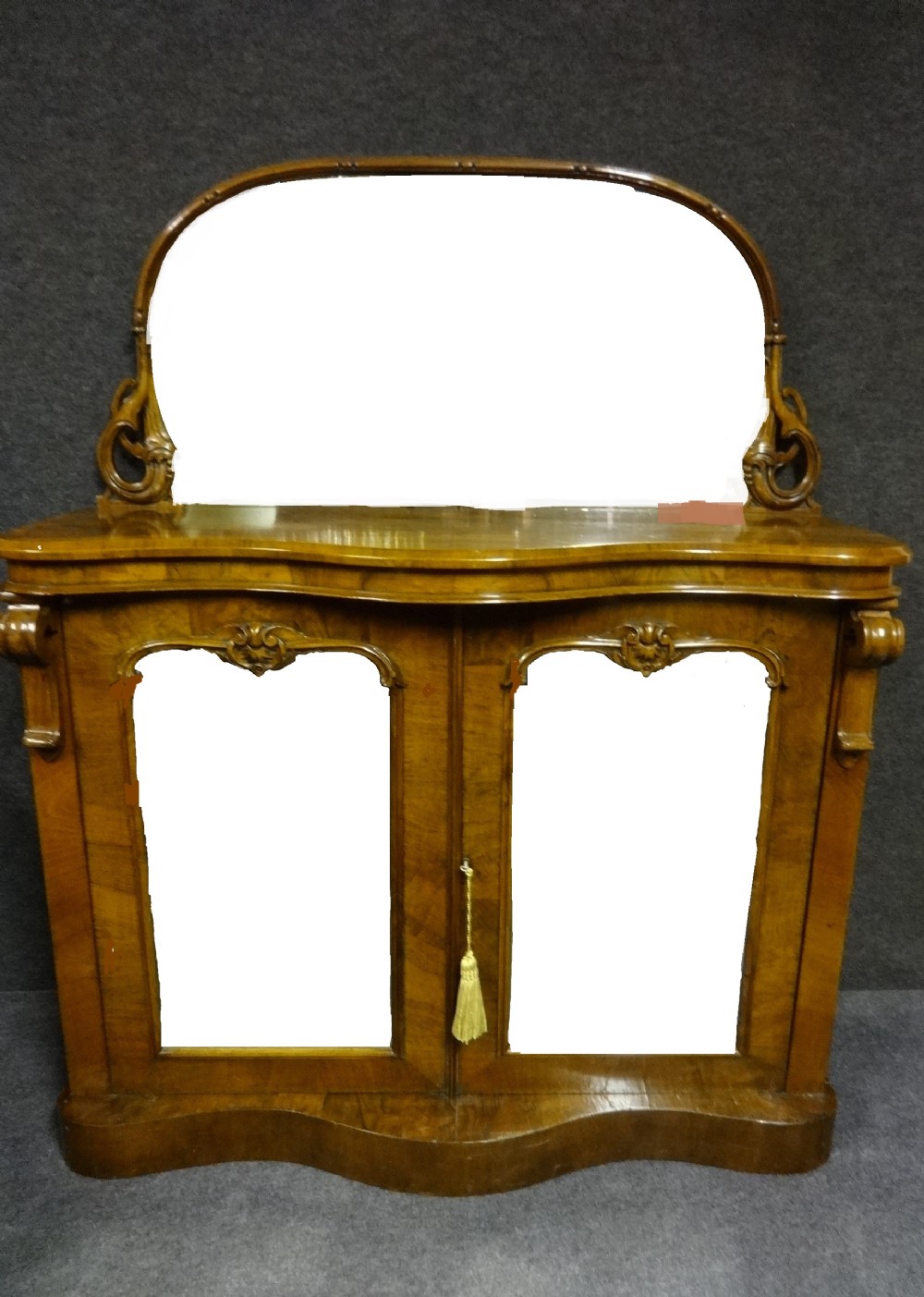 Pretty Walnut Chiffionere