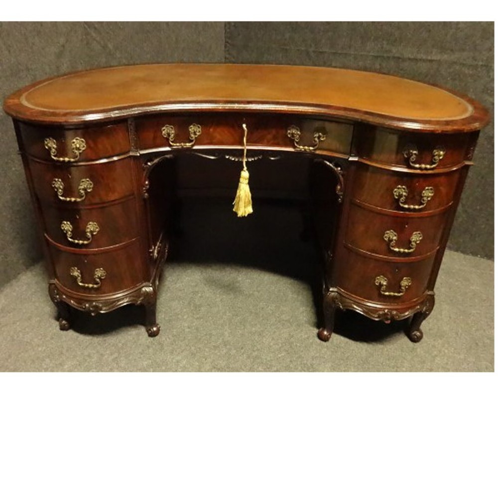 Top Quality Chippendale Mahogany Kidney Desk