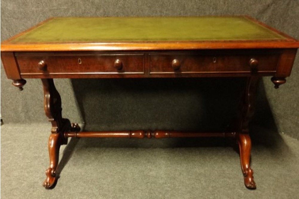 Very good Victorian Mahogany Library Table Desk