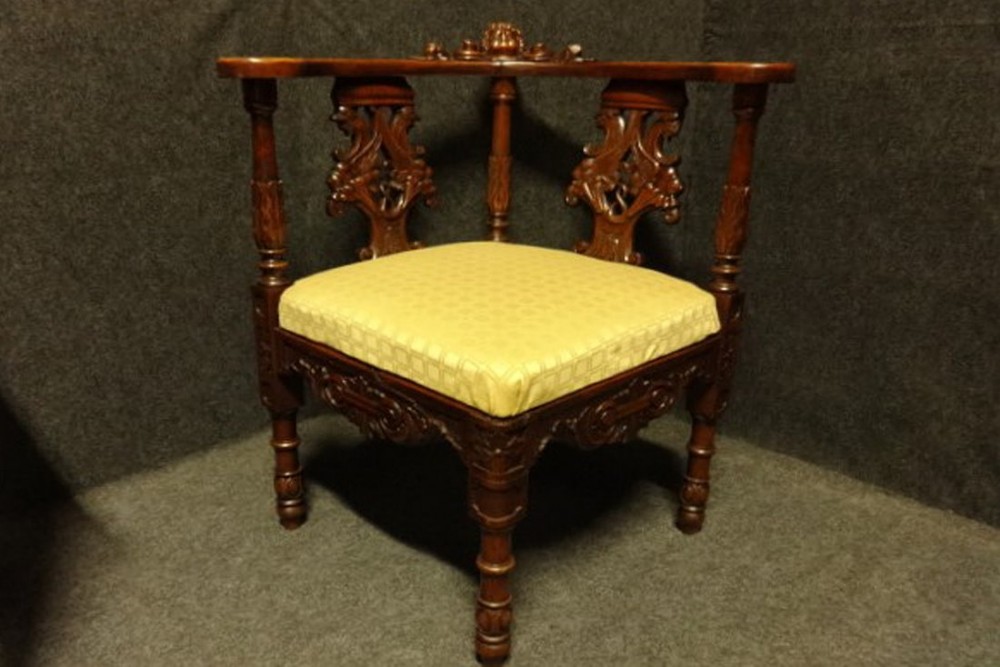 Good Carved Walnut Corner Chair