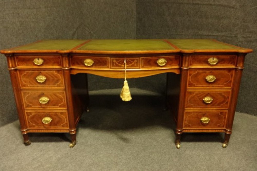 Superb Inlaid Desk by Gillows of Lancaster