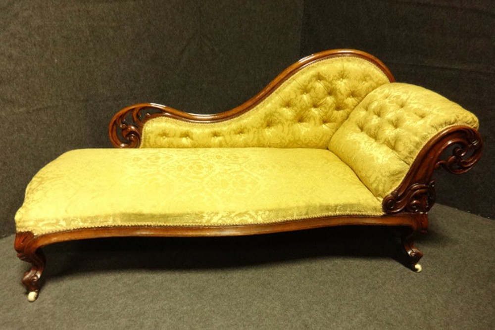 Good Victorian Mahogany Chaise Lounge