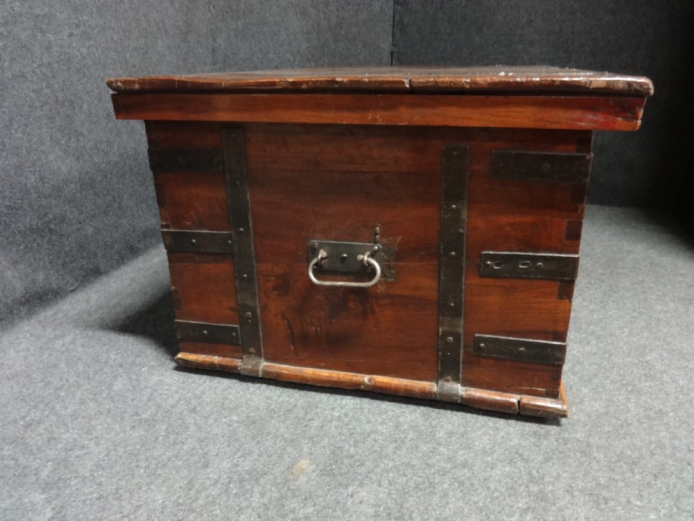 EARLY 19TH CENTURY TEAK ANGLO-INDIAN IRON STRAPPED CHEST – TRUNK View III