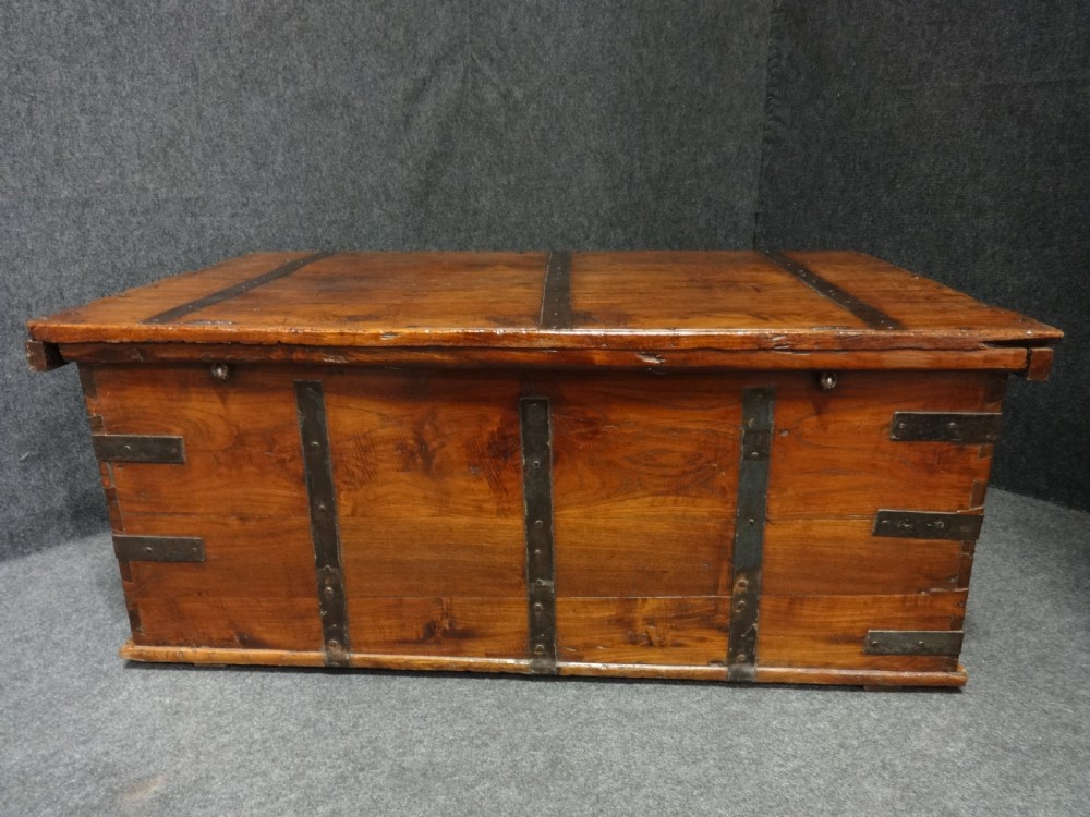 EARLY 19TH CENTURY TEAK ANGLO-INDIAN IRON STRAPPED CHEST – TRUNK View V