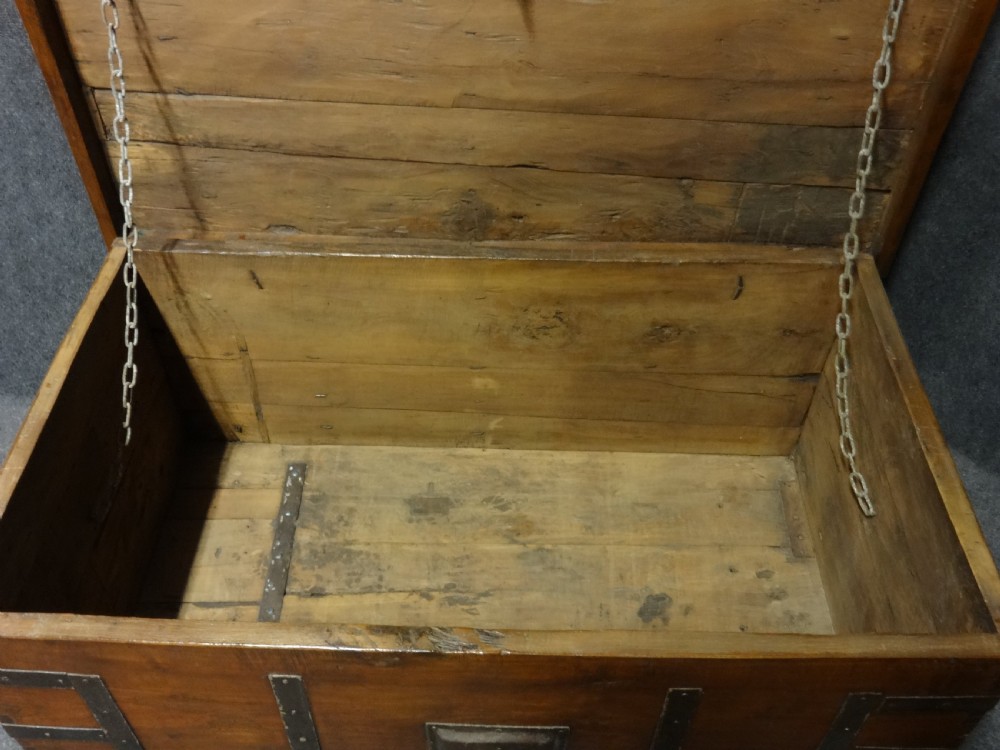 EARLY 19TH CENTURY TEAK ANGLO-INDIAN IRON STRAPPED CHEST – TRUNK View VII