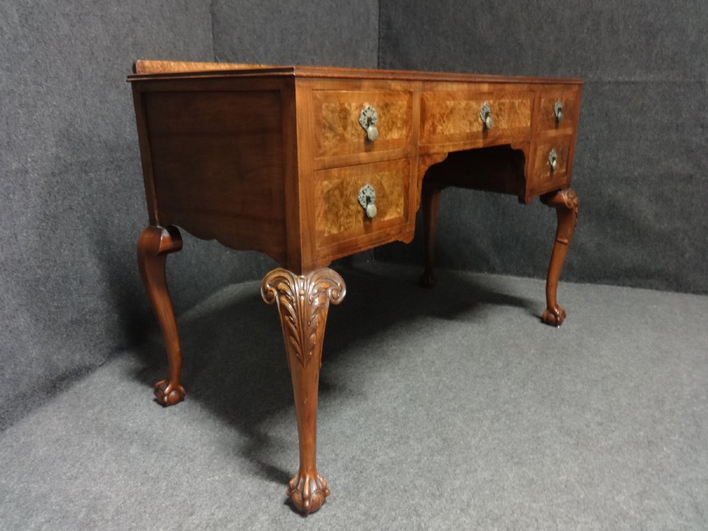 Excellent Quality Burr Walnut Dressing Table with Dressing Mirror View V
