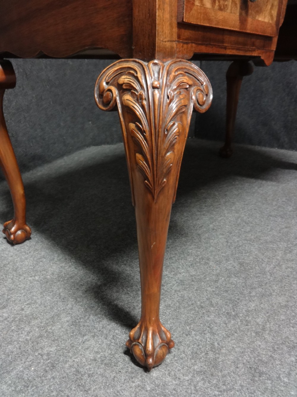 Excellent Quality Burr Walnut Dressing Table with Dressing Mirror View VI