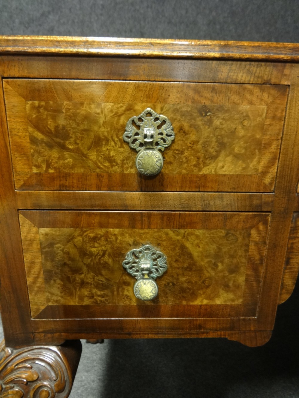 Excellent Quality Burr Walnut Dressing Table with Dressing Mirror View IX