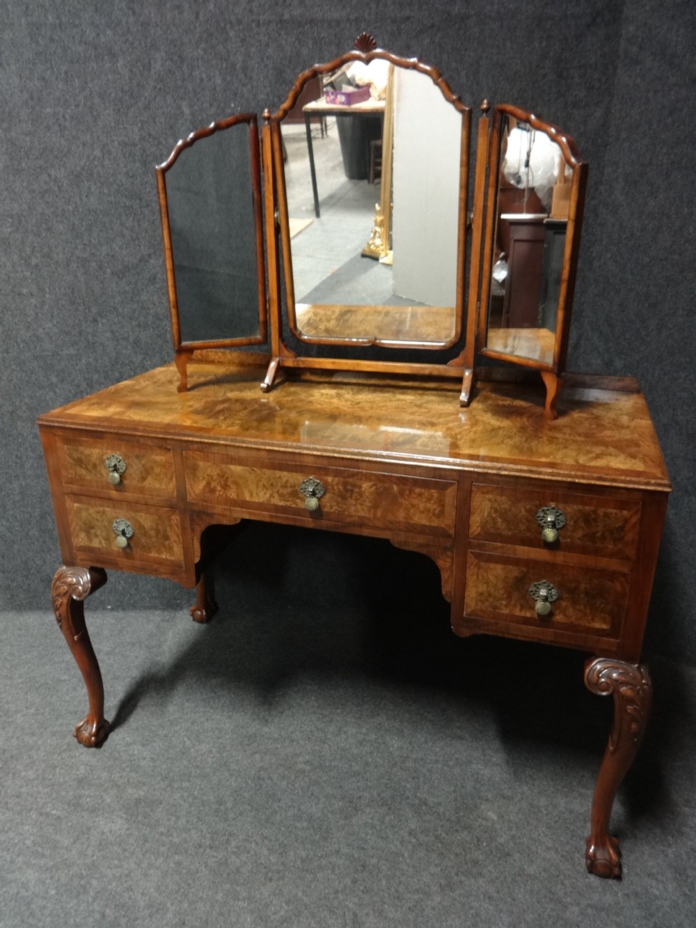 Excellent Quality Burr Walnut Dressing Table with Dressing Mirror View XIII