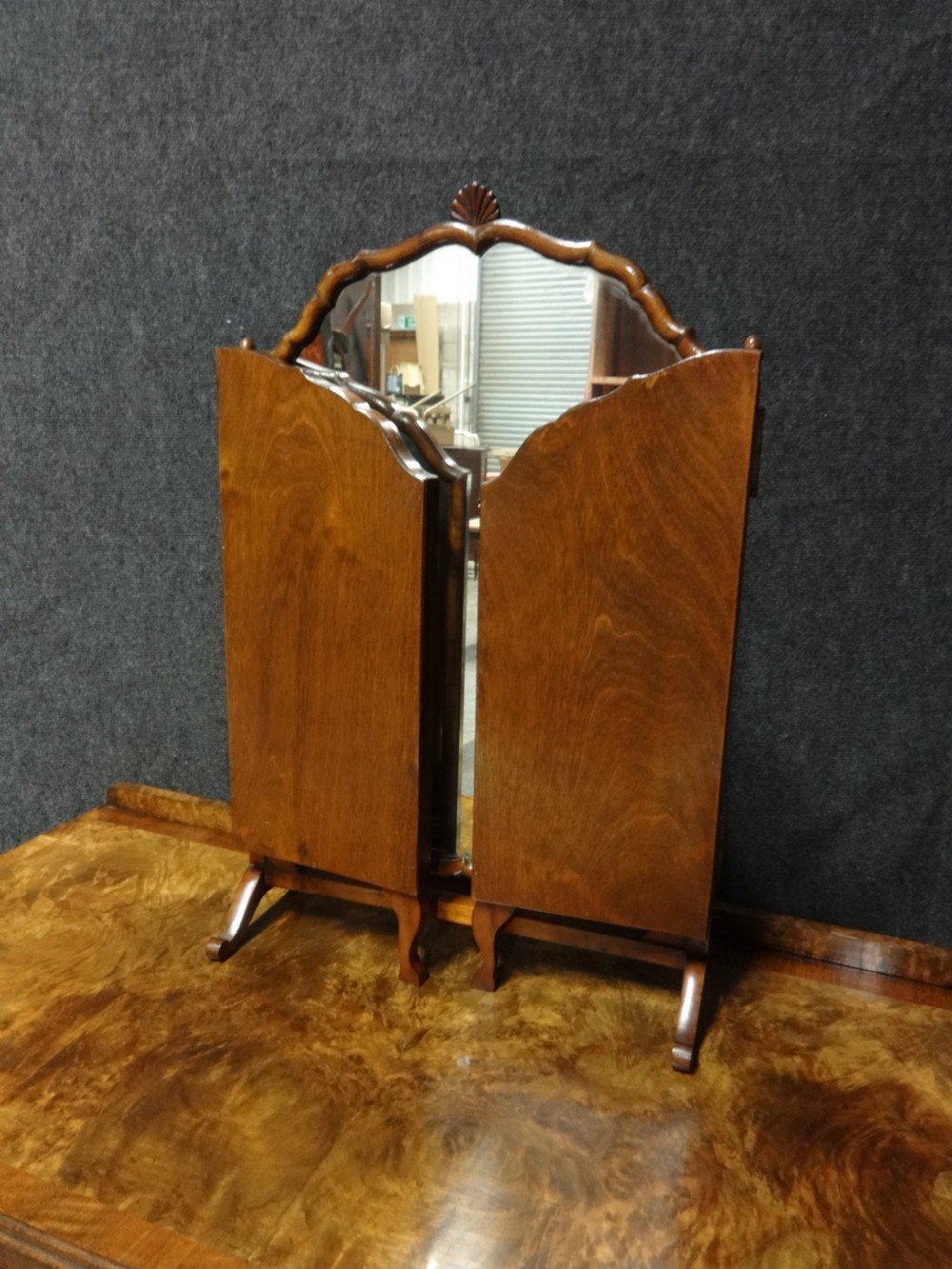 Excellent Quality Burr Walnut Dressing Table with Dressing Mirror View XVIII