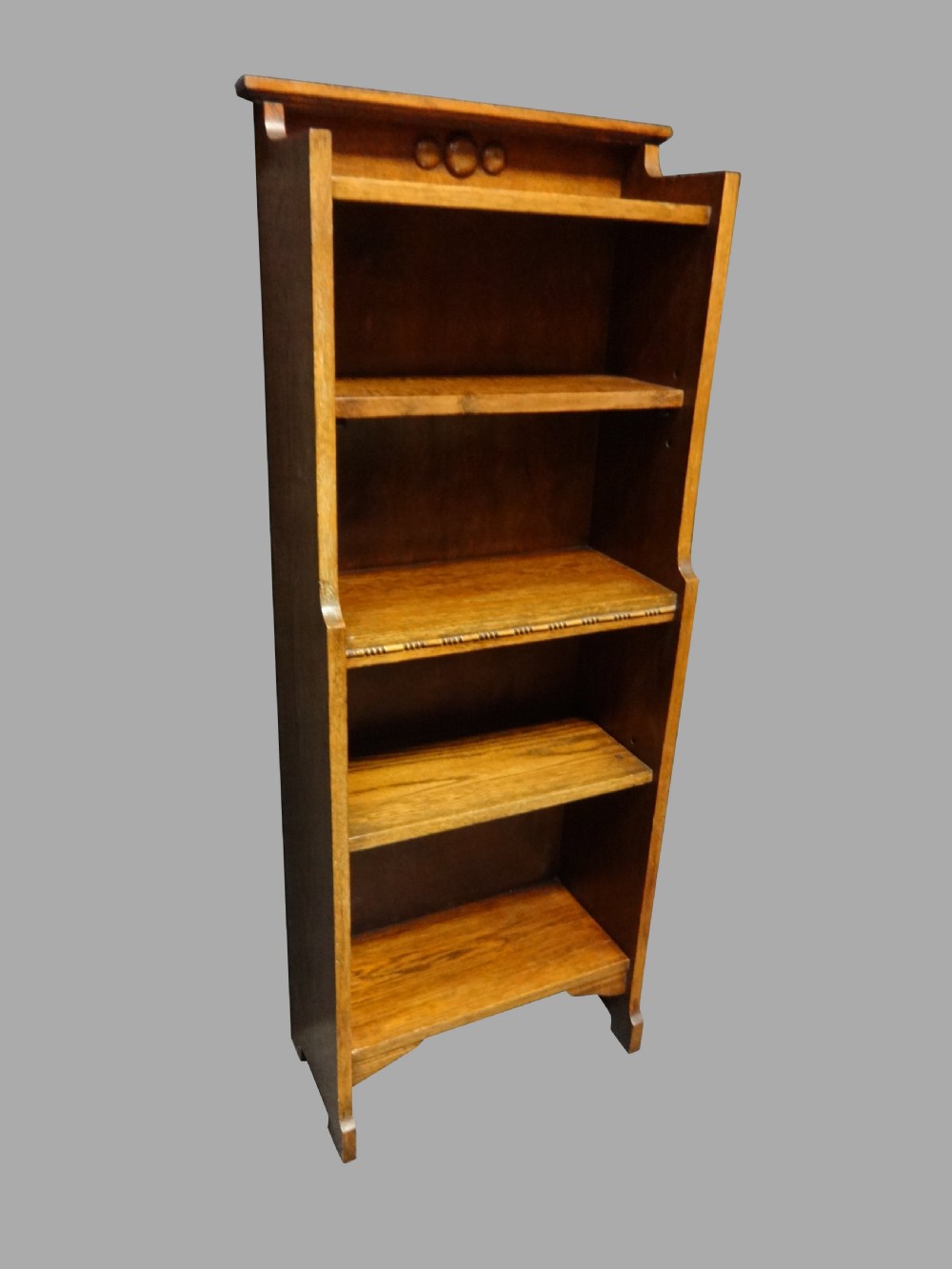 Very Good Arts and Crafts Golden Oak Adjustable Bookcase of small proportions