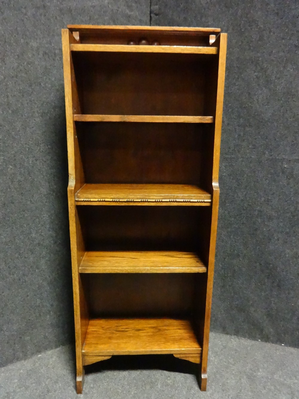 Very Good Arts and Crafts Golden Oak Adjustable Bookcase of small proportions View V