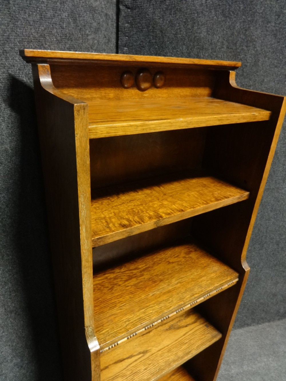 Very Good Arts and Crafts Golden Oak Adjustable Bookcase of small proportions View VI