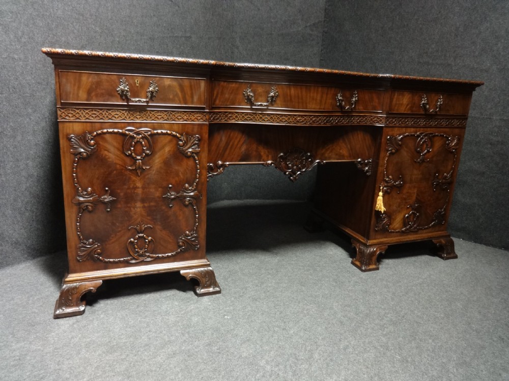 Outstanding Serpentine Mahogany Buffett Sideboard View IV