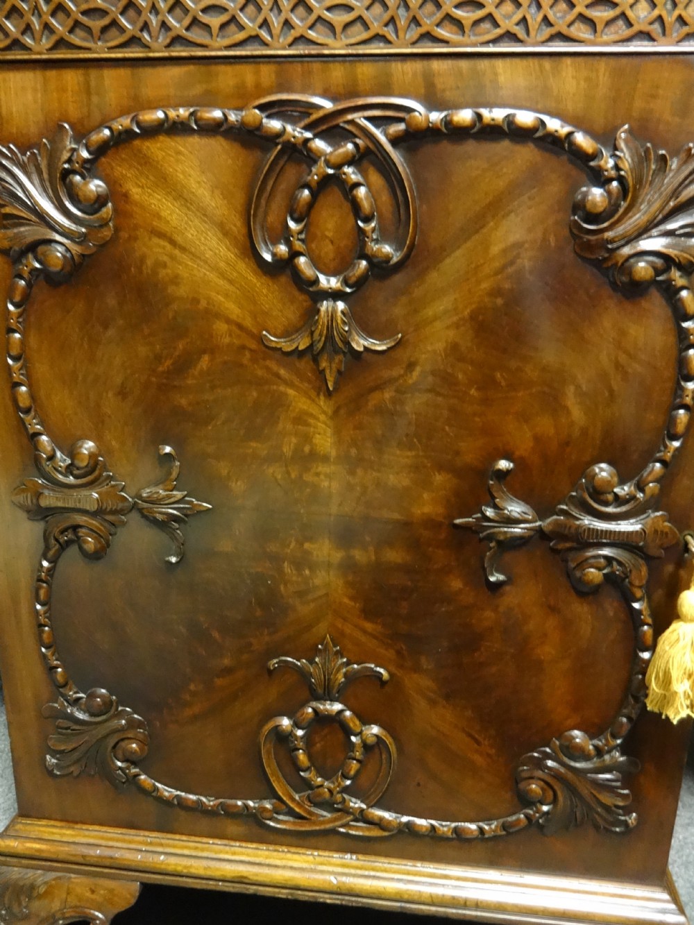 Outstanding Serpentine Mahogany Buffett Sideboard View III