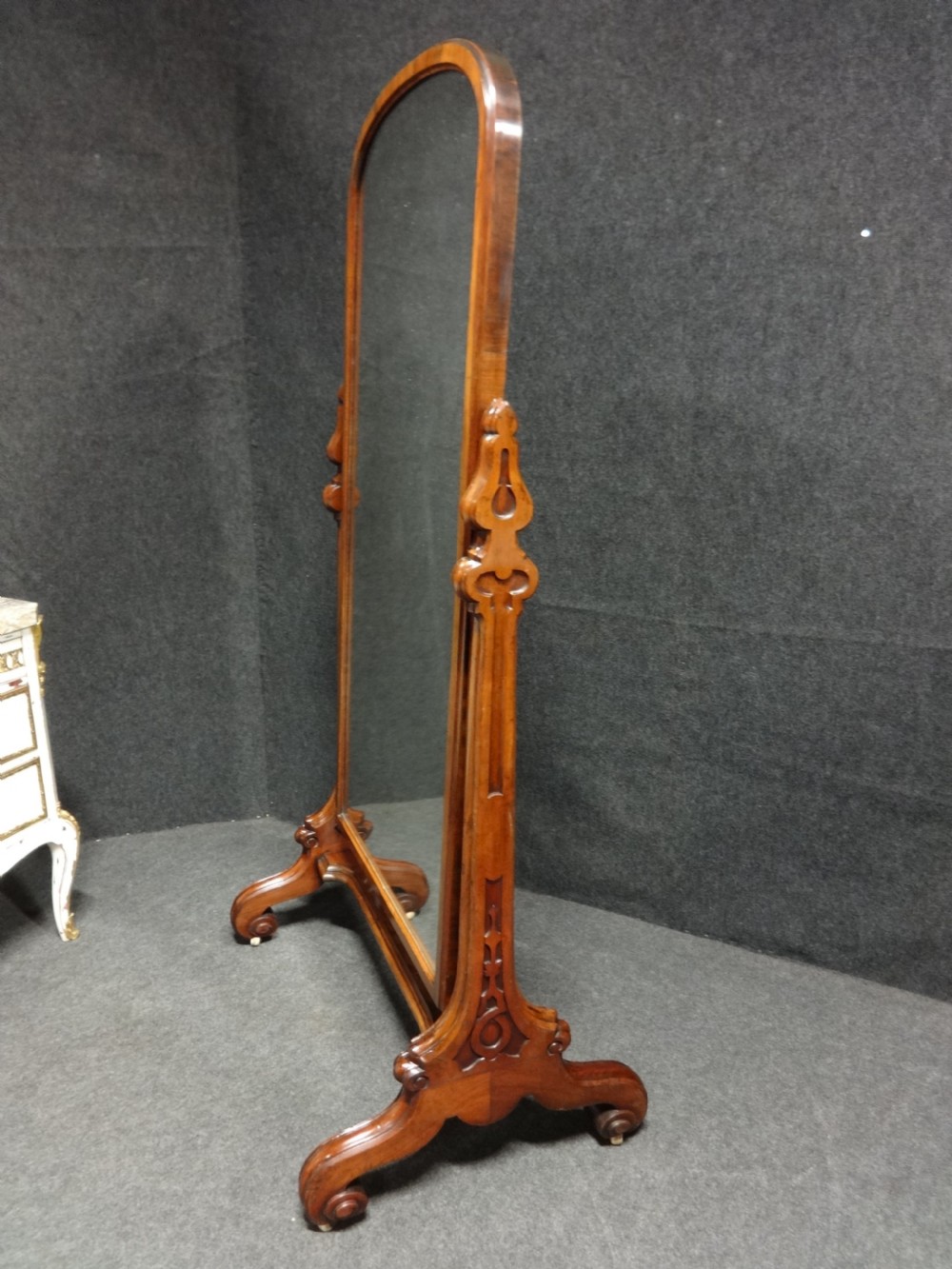 Lovely Early Victorian Mahogany Cheval Dressing Mirror View III