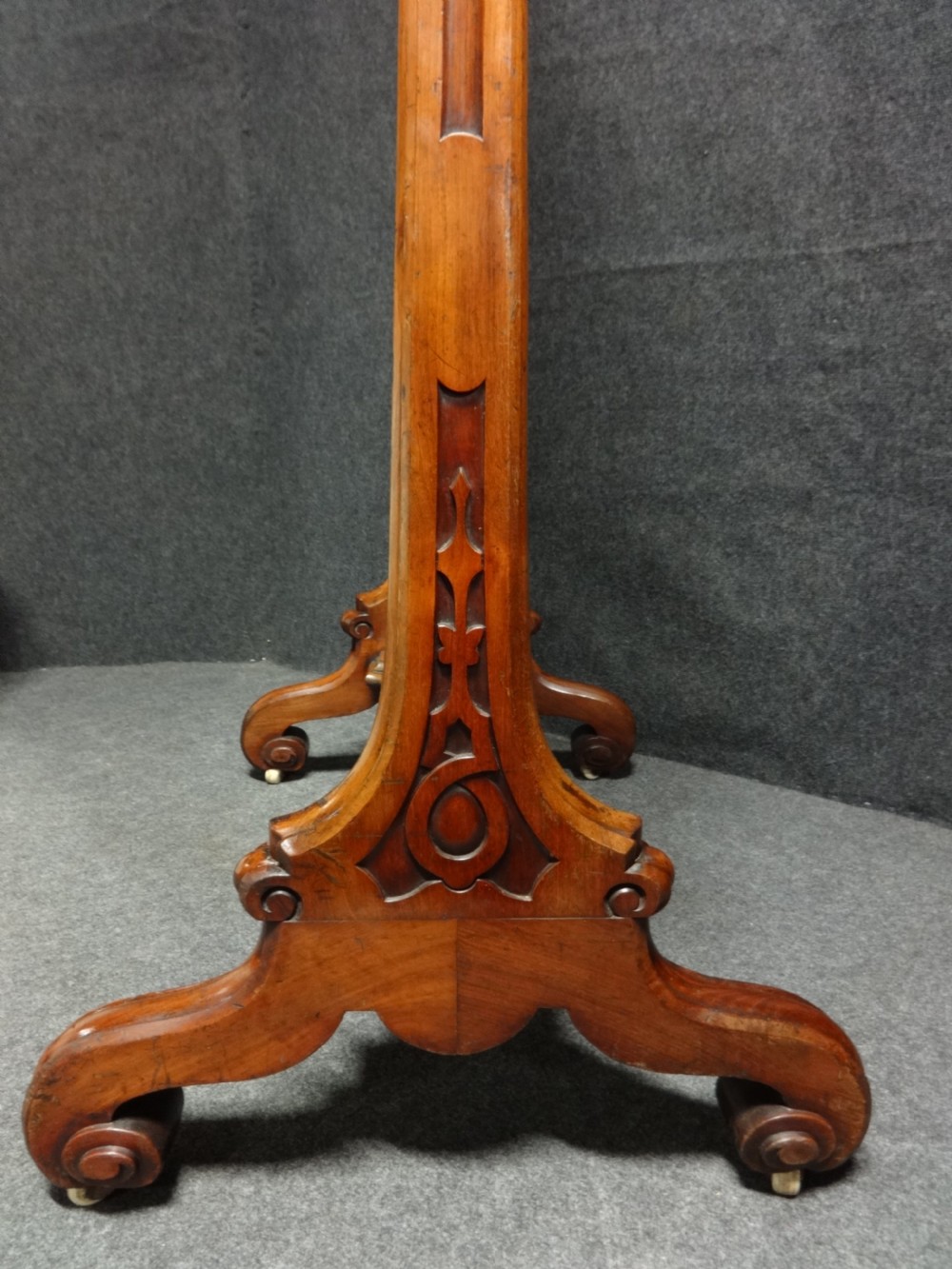 Lovely Early Victorian Mahogany Cheval Dressing Mirror View IV