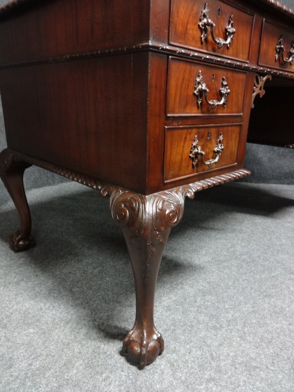 Top quality Mahogany Chippendale Kneehole Desk View VI