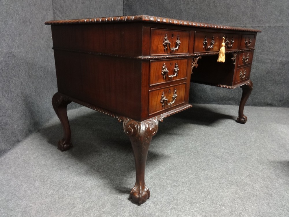 Top quality Mahogany Chippendale Kneehole Desk View VII