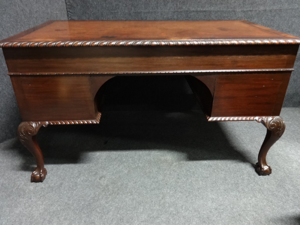 Top quality Mahogany Chippendale Kneehole Desk View VIII