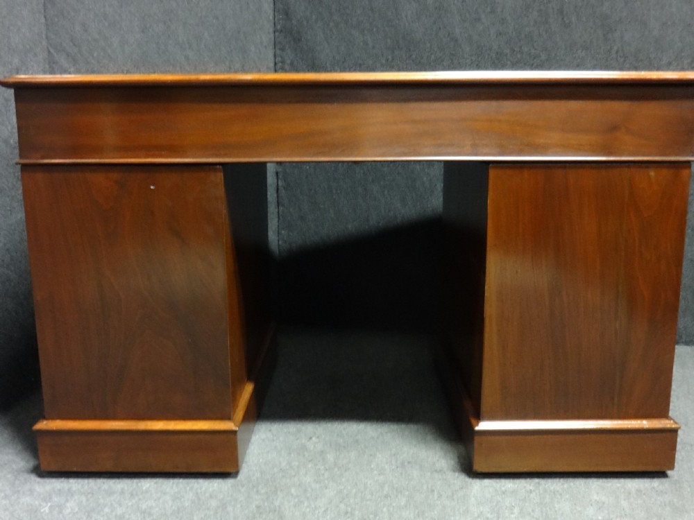 Superb Victorian  Nine Drawer Mahogany Pedestal Desk View VII