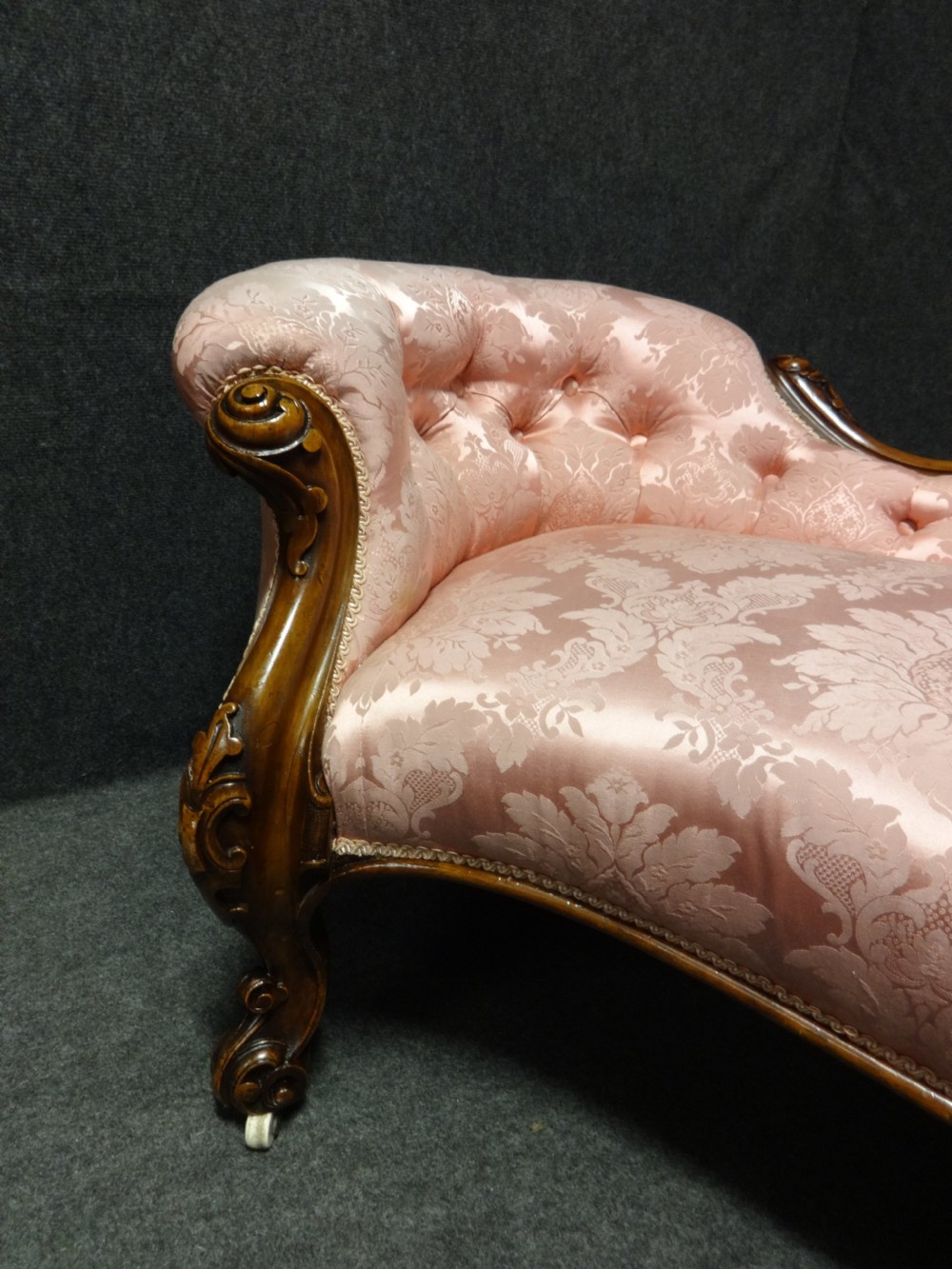 Beautiful Victorian Mahogany Chaise Settee View IV