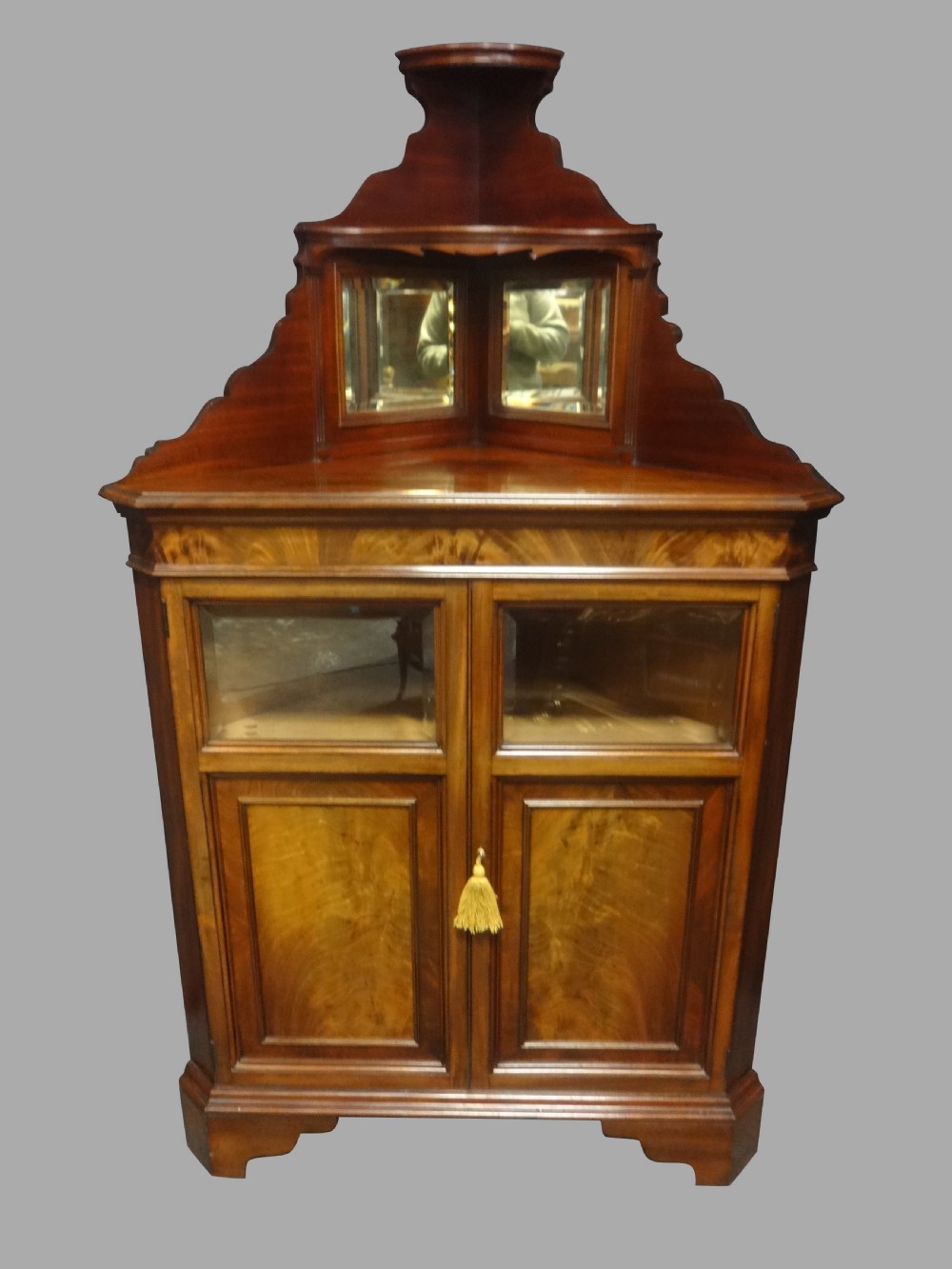 Top Quality Mahogany Corner Display Cabinet