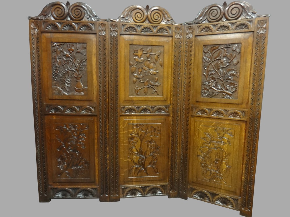 Superb Victorian Carved Oak Three Fold Screen