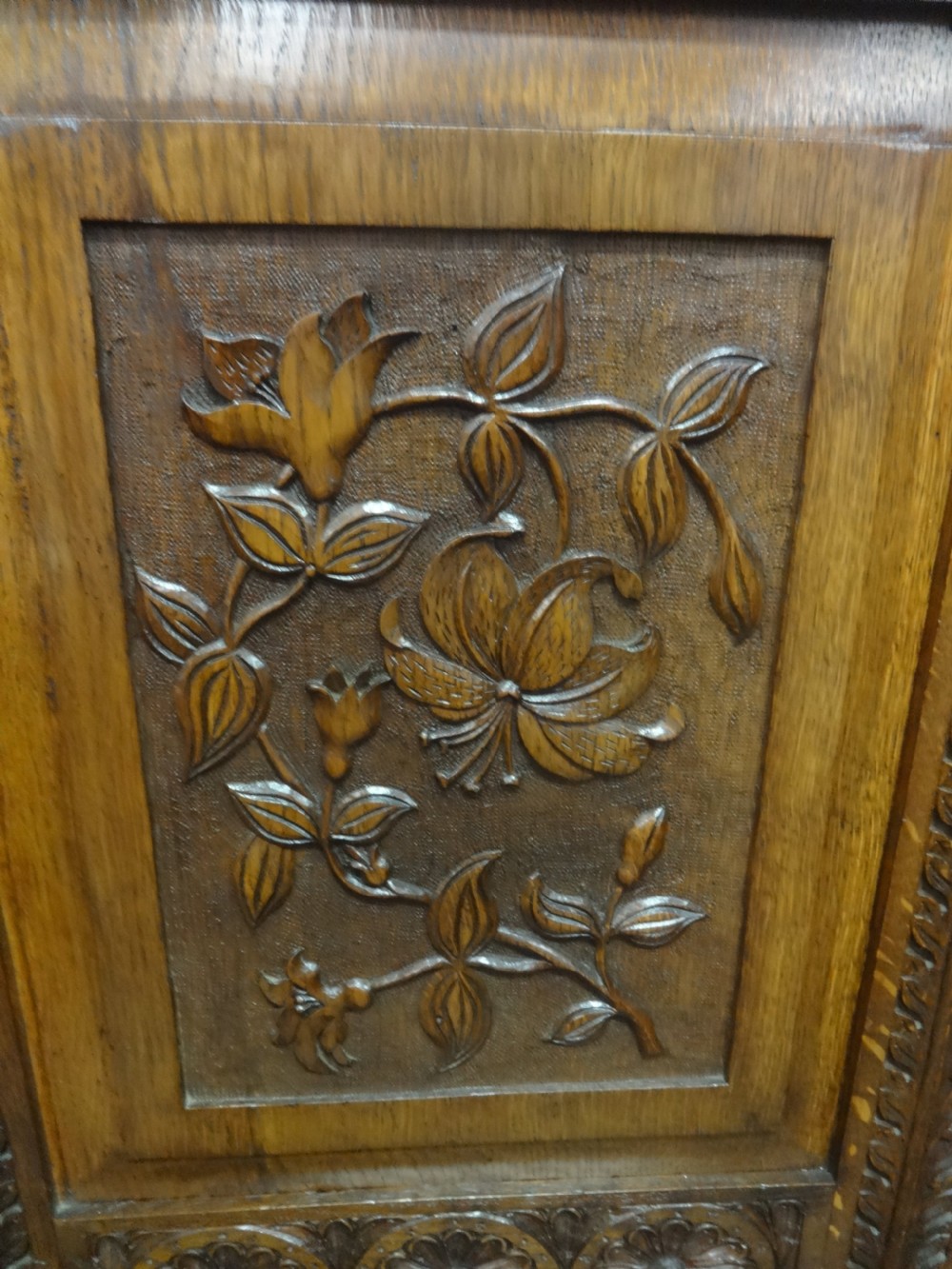 Superb Victorian Carved Oak Three Fold Screen View IV